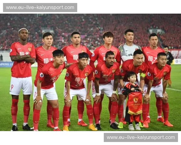 冰火交融，南粤风云：新疆与广州恒大的足球史诗